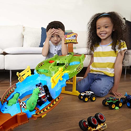 Wreckin’ Raceway Playset with Monster Trucks Bigfoot & Gunkster H3549