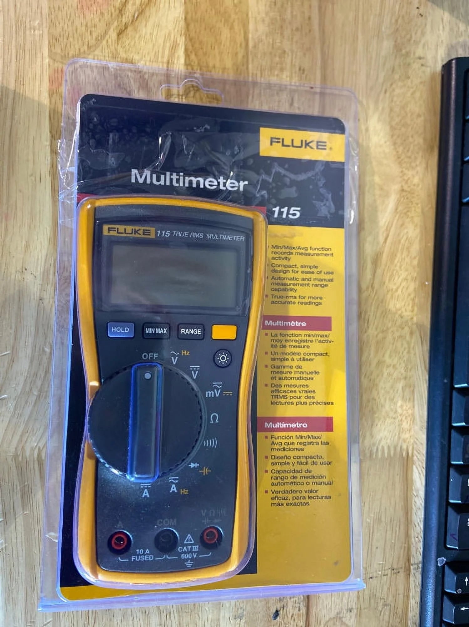 compact true-rms digital multimeter Y2723