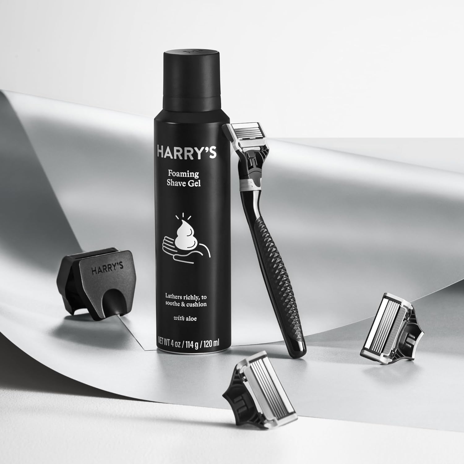 Black Metallic Handle Razor Gift Set with 3 Blade Cartridges, Travel Blade Cover, Foaming Shave Gel A565789