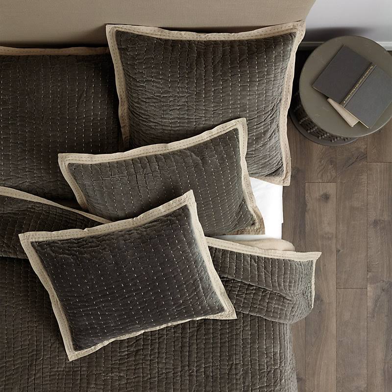 Olive Twin Velvet Stitched Quilt L58213